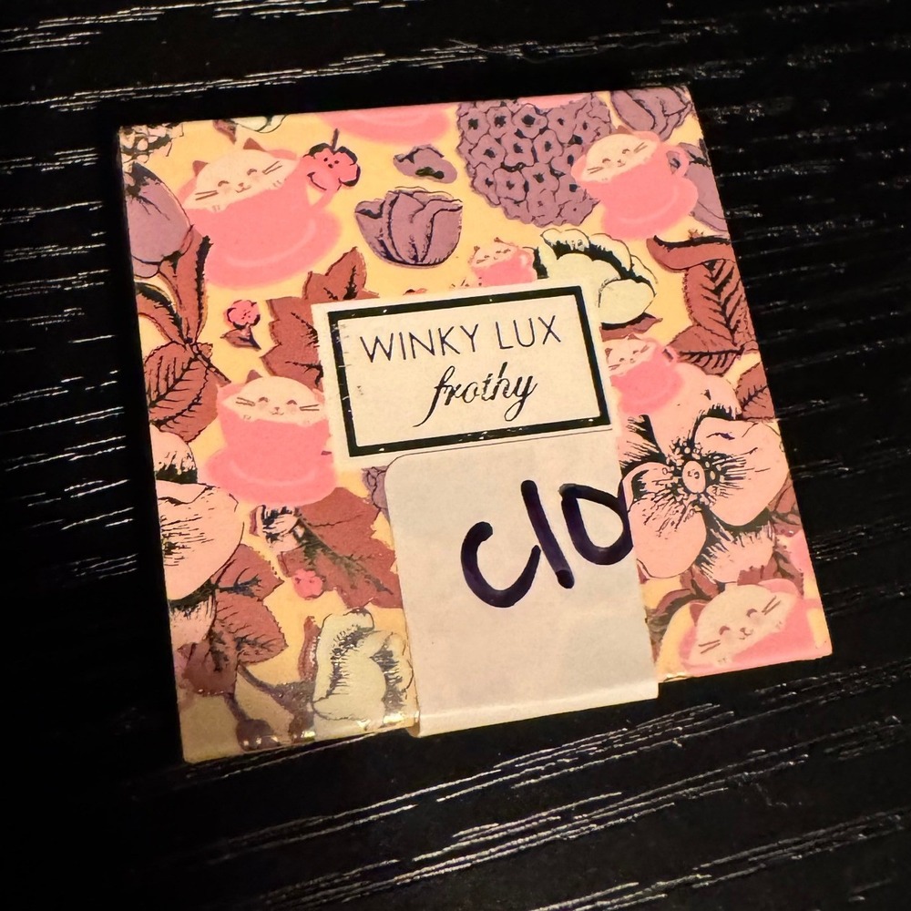Winky Lux single eyeshadows, "frothy" and "chai" - Picture 5 of 6